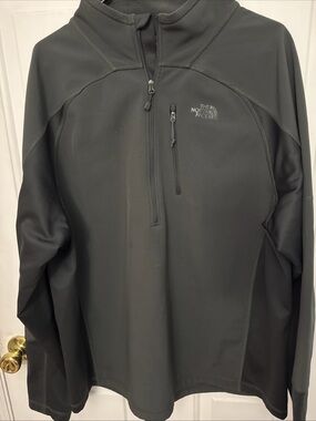 The North Face Men's Black Quarter-Zip Performance Pullover